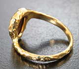 Текстурированное золотое кольцо с австралийским дублет опалом 1,61 карата Золото