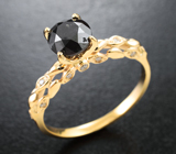 Золотое кольцо с черным 1,2 карата и бесцветными бриллиантами