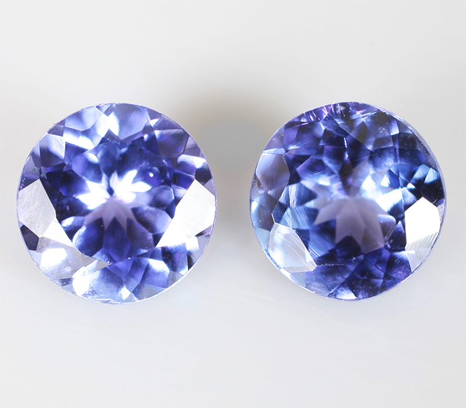 Пара танзанитов высокой чистоты 1,11 карата