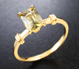 Золотое кольцо с зеленовато-желтым цирконом 1,34 карата
