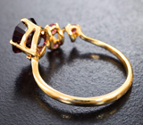 Золотое кольцо c насыщенной вишневой шпинелью 1,67 карата и яркими розовыми сапфирами Золото