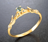 Золотое кольцо с уральским александритом высокой чистоты 0,08 карата и бриллиантами Золото