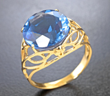 Золотое кольцо с насыщенным флюоритом с ярко-выраженной сменой цвета 7,79 карата