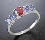 Элегантное серебряное кольцо с рубином и танзанитами