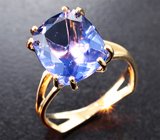 Золотое кольцо с насыщенным флюоритом со сменой цвета 5,89 карата