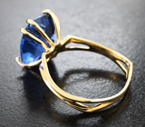 Золотое кольцо с насыщенным флюоритом со сменой цвета 5,89 карата Золото