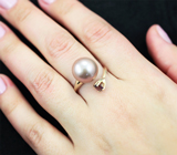 Золотое кольцо с крупной безупречной золотисто-розовой жемчужиной 11,57 карата и шпинелью Золото