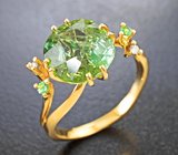 Золотое кольцо с ярким «неоновым» полихромным турмалином 4,82 карата, цаворитами и бриллиантами Золото