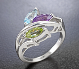 Праздничное серебряное кольцо с аметистом, перидотом и голубым топазом