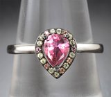 Серебряное кольцо с ярко-розовым турмалином и разноцветными сапфирами