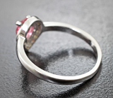 Серебряное кольцо с ярко-розовым турмалином и разноцветными сапфирами