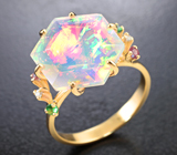 Золотое кольцо с ярким многоцветным ограненным опалом 5,13 карата, цаворитами, сапфирами и бриллиантами Золото