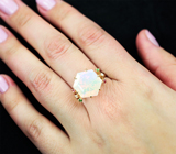 Золотое кольцо с ярким многоцветным ограненным опалом 5,13 карата, цаворитами, сапфирами и бриллиантами Золото