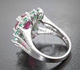 Роскошное серебряное кольцо с насыщенным рубином и изумрудами