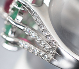 Роскошное серебряное кольцо с насыщенным рубином и изумрудами