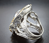 Серебряное кольцо с перламутром 41,33 карата и сапфирами