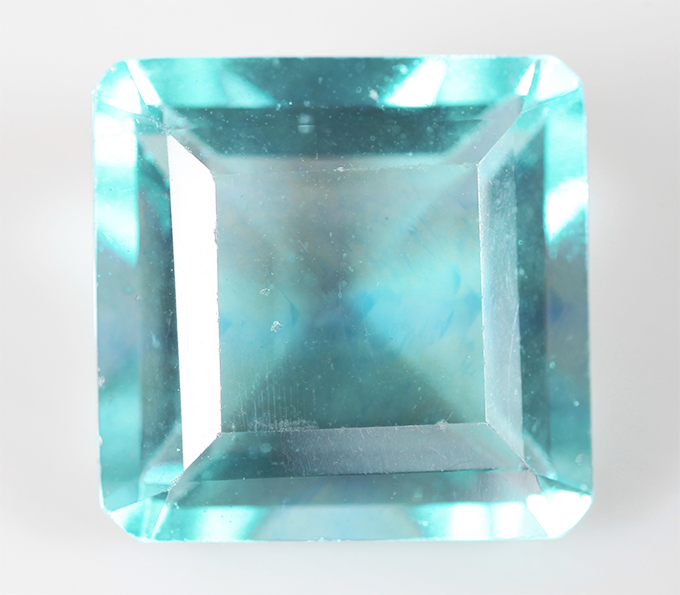 «Неоновый» флюорит 9,65 карата