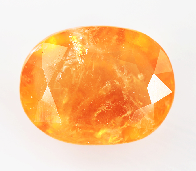 Редкость! Оранжевый содалит 3,84 карата