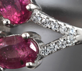 Серебряное кольцо с кристаллическим эфиопским опалом и рубинами