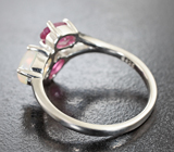 Серебряное кольцо с кристаллическим эфиопским опалом и рубинами