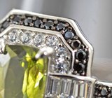 Стильное серебряное кольцо с перидотом и черными шпинелями