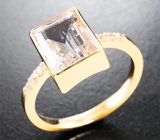 Кольцо с морганитом 2,91 карата и бесцветными цирконами