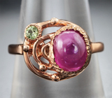 Серебряное кольцо с корундом 2,16 карата и перидотом