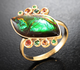 Кольцо с многоцветным аммолитом аммонита 3,02 карата, цаворитами и оранжевыми сапфирами