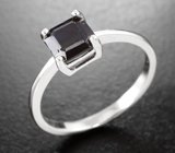 Изящное серебряное кольцо с корундом