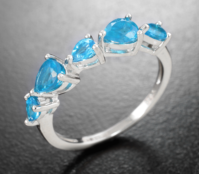 Великолепное серебряное кольцо с «неоновыми» апатитами