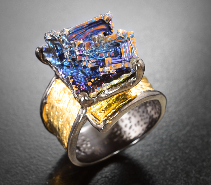 Серебряное кольцо с кристаллами висмута 60,51 карата