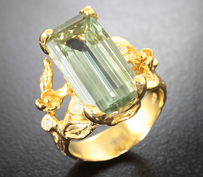 Серебряное кольцо с зеленым аметистом 6,87 карата