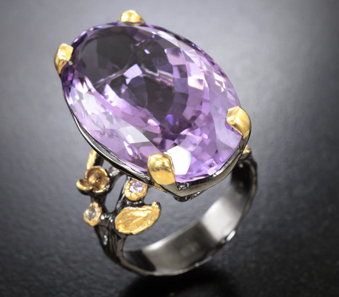 Серебряное кольцо с аметистом 27,95 карата