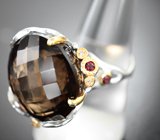 Серебряное кольцо с дымчатым кварцем 33,39 карата и гранатами