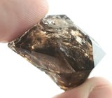 Редкий! Кристалл кварца с включениями углеводородов и манганокальцита 66,93 карата