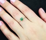 Лаконичное золотое кольцо с насыщенным уральским изумрудом второго цвета 0,66 карата