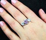 Оригинальное серебряное кольцо с аметистом и голубыми топазами