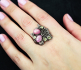 Серебряное кольцо с корундами 2,04 карата и перидотами Серебро 925
