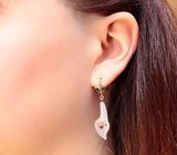 Золотые серьги с резным матированным кварцем 15,22 карата, цаворитами, лейкосапфирами и цитринами