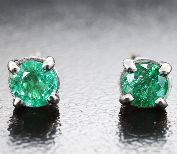 Золотые пусеты с яркими насыщенными уральскими изумрудами 0,39 карата