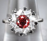 Оригинальное серебряное кольцо с альмандином гранатом и черными шпинелями