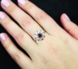Оригинальное серебряное кольцо с альмандином гранатом и черными шпинелями