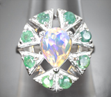 Роскошное серебряное кольцо с ограненным эфиопским опалом и изумрудами Серебро 925