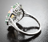 Роскошное серебряное кольцо с ограненным эфиопским опалом и изумрудами Серебро 925