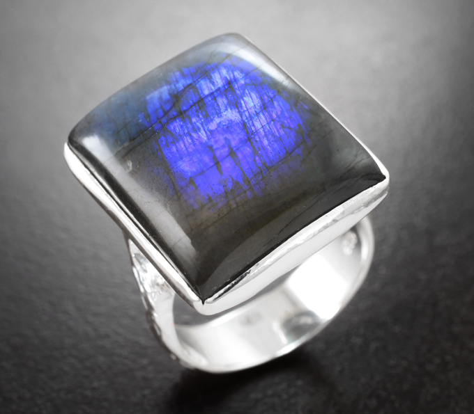 Серебряное кольцо с лабрадоритом 13,47 карата