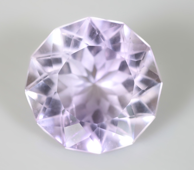 Лавандовый аметист авторской огранки 7,43 карата