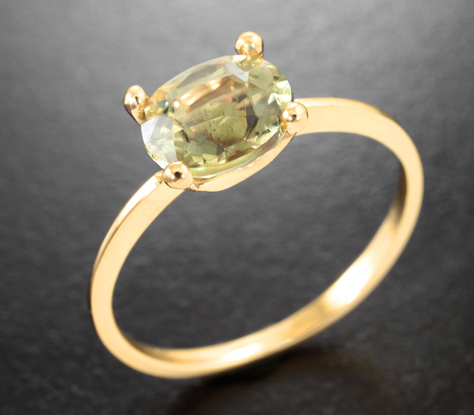 Золотое кольцо с ярким диаспором со сменой цвета 1,7 карата