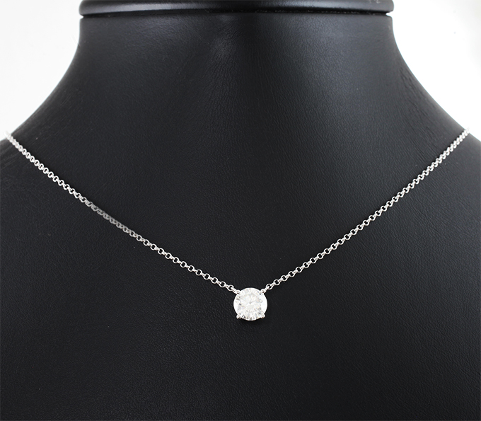Серебряное колье с бесцветным муассанитом 1,6 карата
