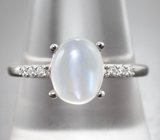 Изящное серебряное кольцо с лунным камнем