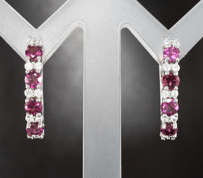 Симпатичные серебряные серьги с родолитами